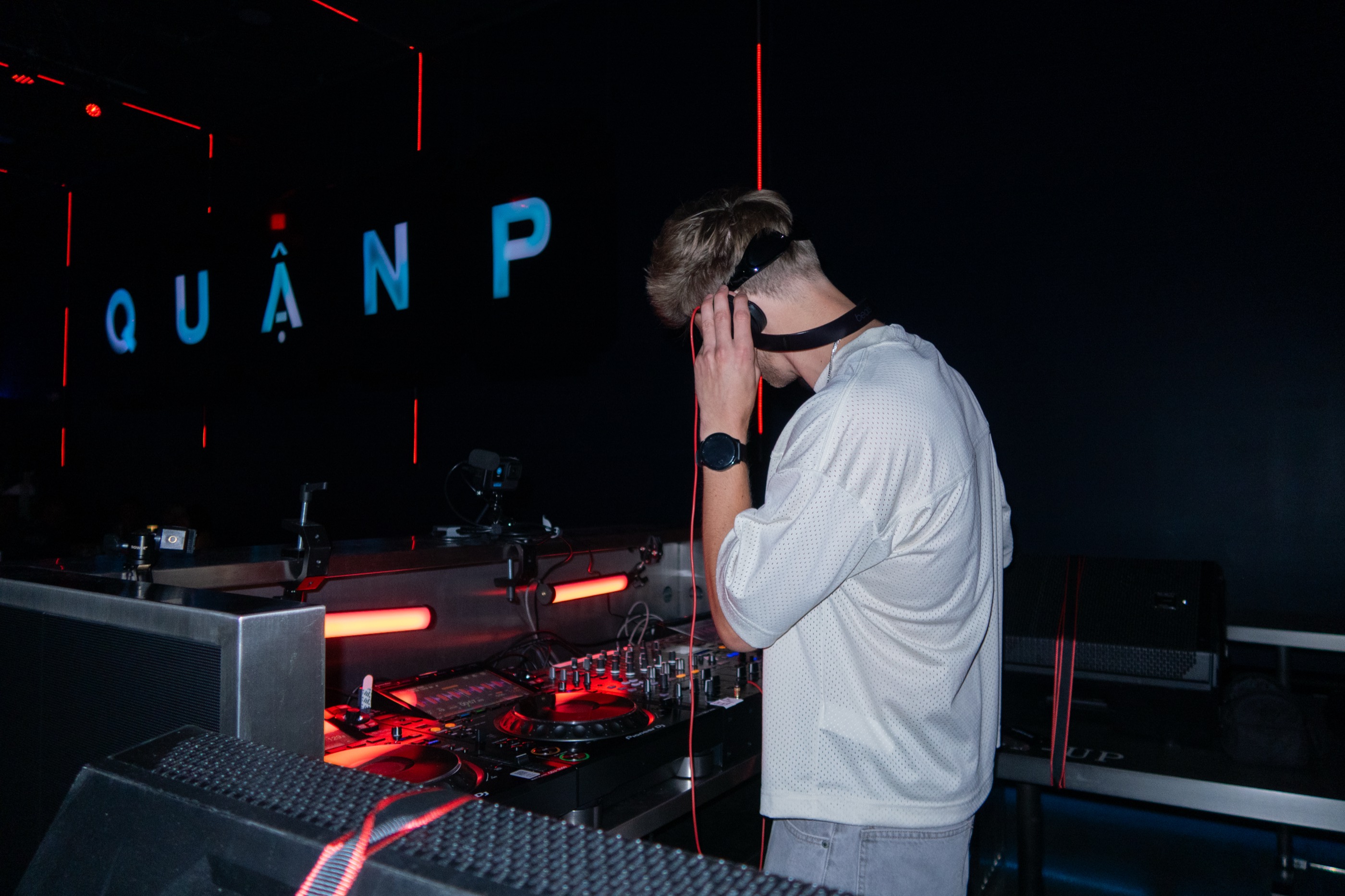 Matt DiGi playing a set at Pop-Up District