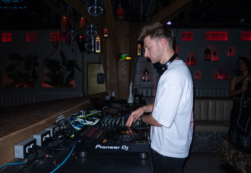 Matt DiGi performing