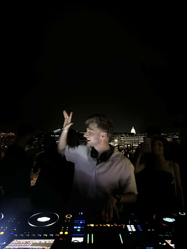 Matt DiGi performing