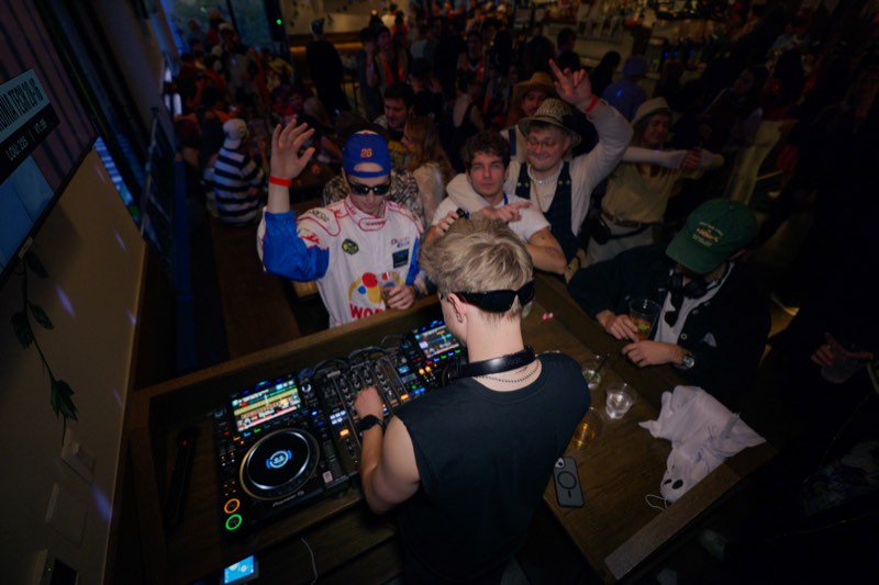 Matt DiGi performing