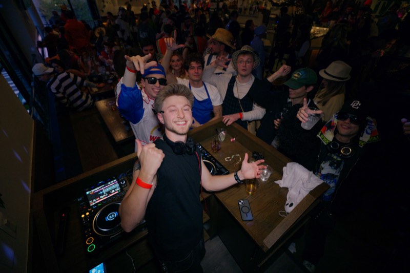Matt DiGi performing