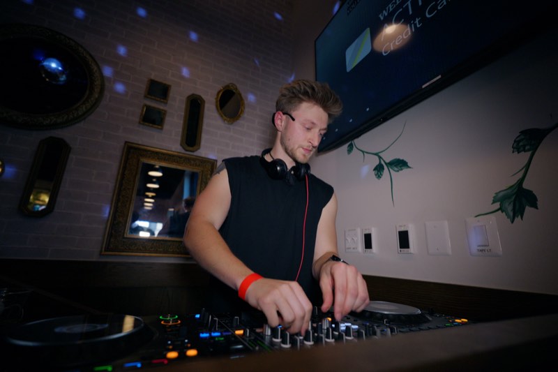 Matt DiGi performing