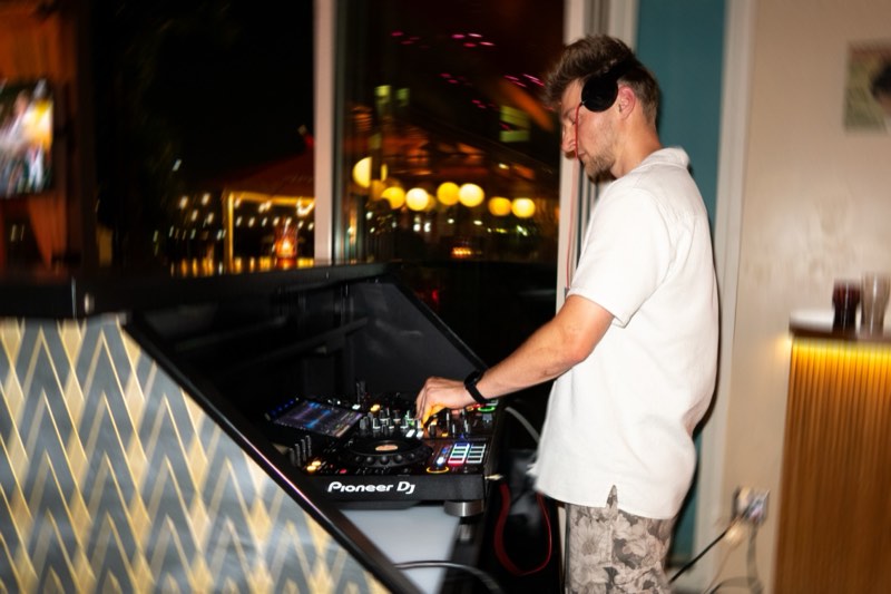 Matt DiGi performing