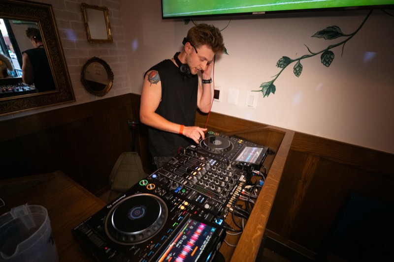 Matt DiGi performing